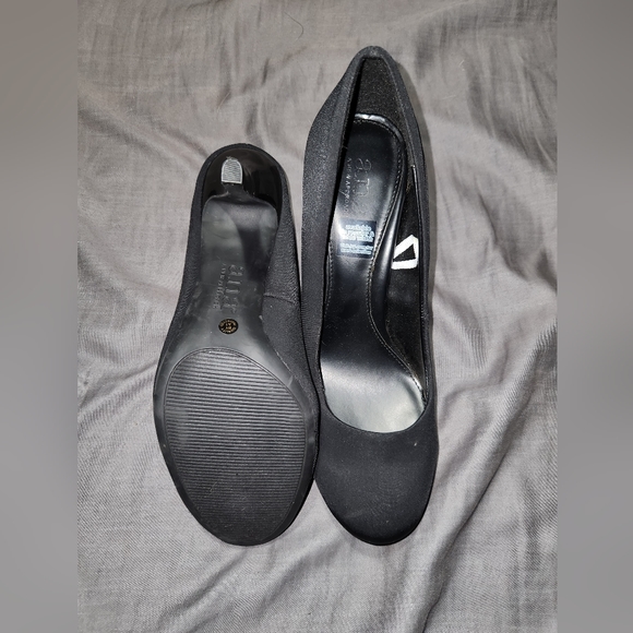 Heels - Picture 2 of 3